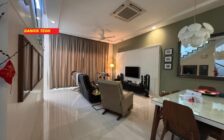 3 Storey Permai Garden Corner w Facilities Located in...